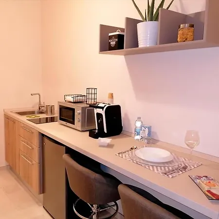 Lux Bed and Breakfast 4*