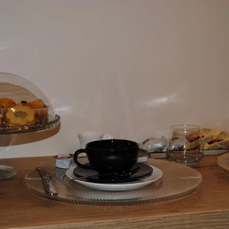 Lux Bed and Breakfast 4*