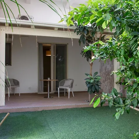 Lux Bed and Breakfast 4*