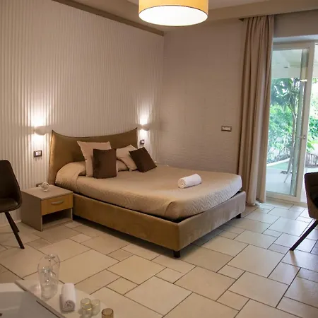 Lux 4* Ταράντο