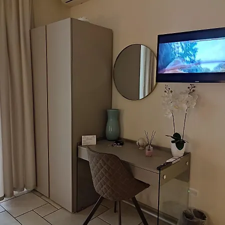 Lux فندق مبيت وإفطار *